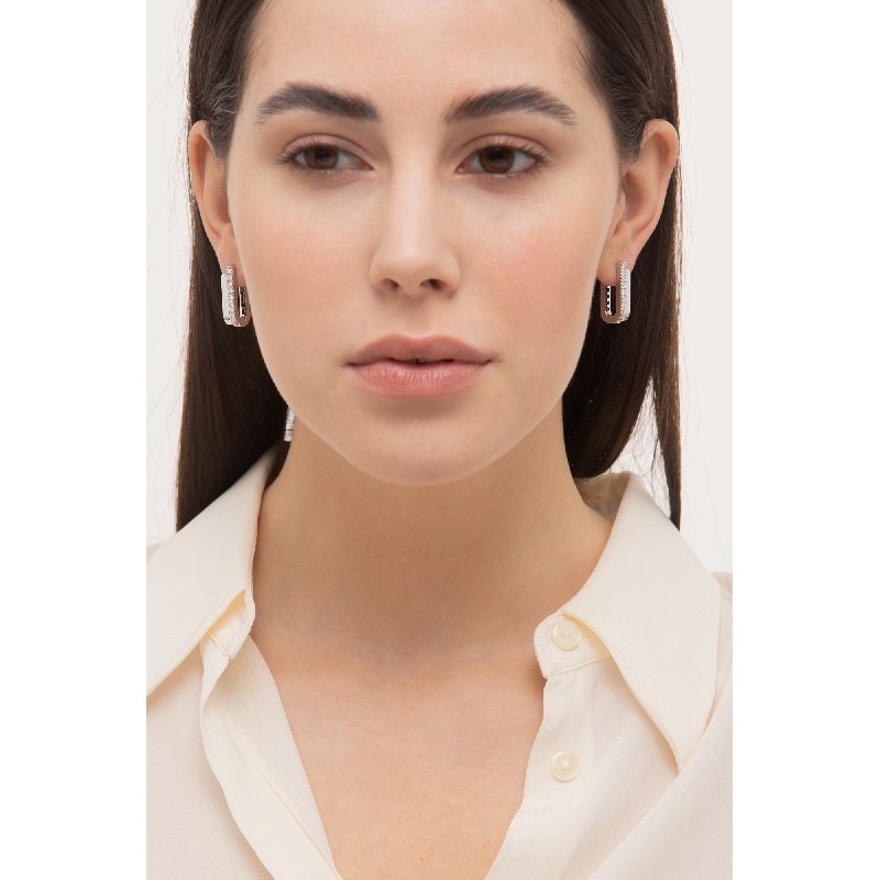 Oval earrings in white gold and diamonds