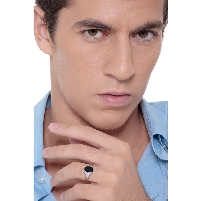 Anello Chevalier in Oro Bianco 18k con Onice