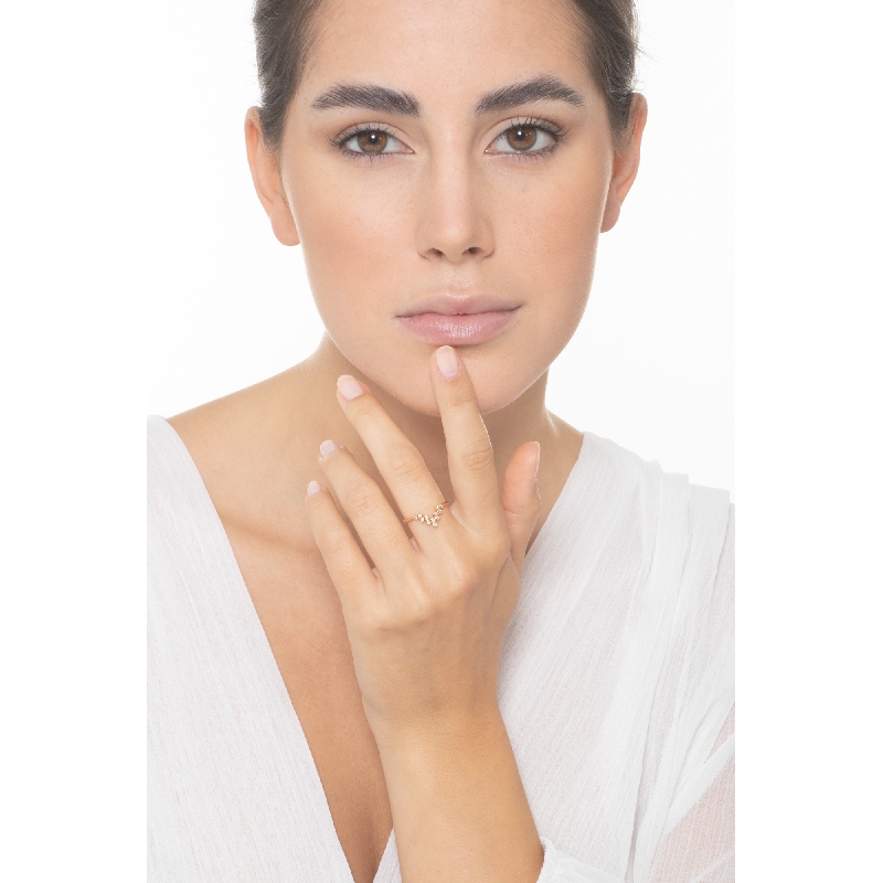 Anello in oro rosa 18k con castoncini a formare una V in diamanti