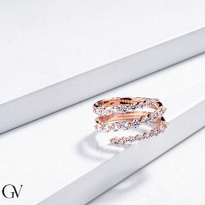 Anello in oro rosa 18k a 3 file separate con diamanti