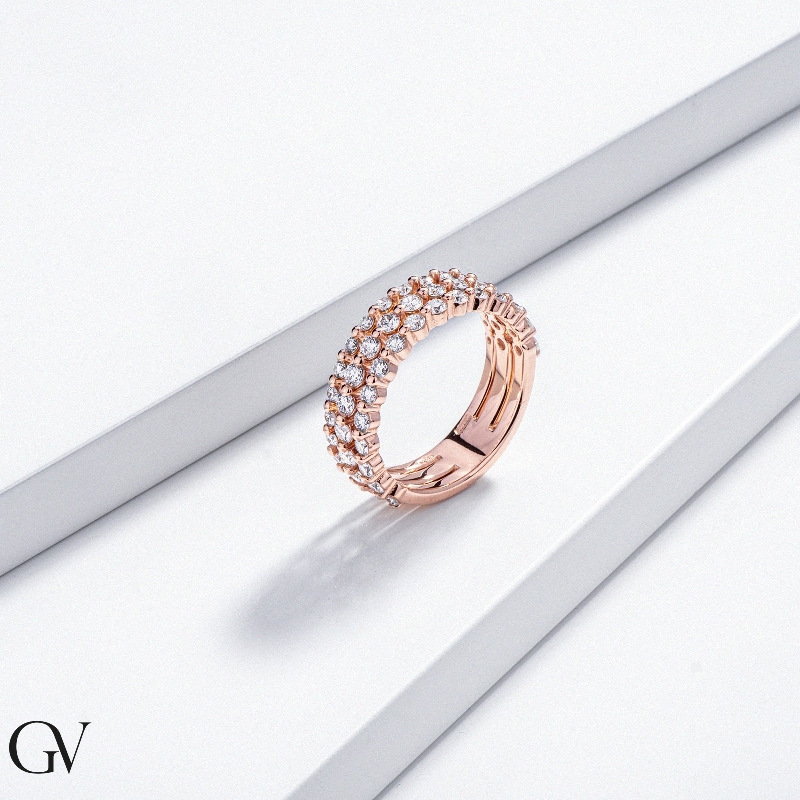18k rosé gold ring with three joined rows of diamonds 