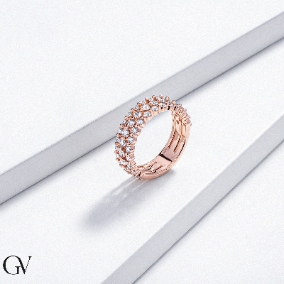18k rosé gold ring with three joined rows of diamonds 