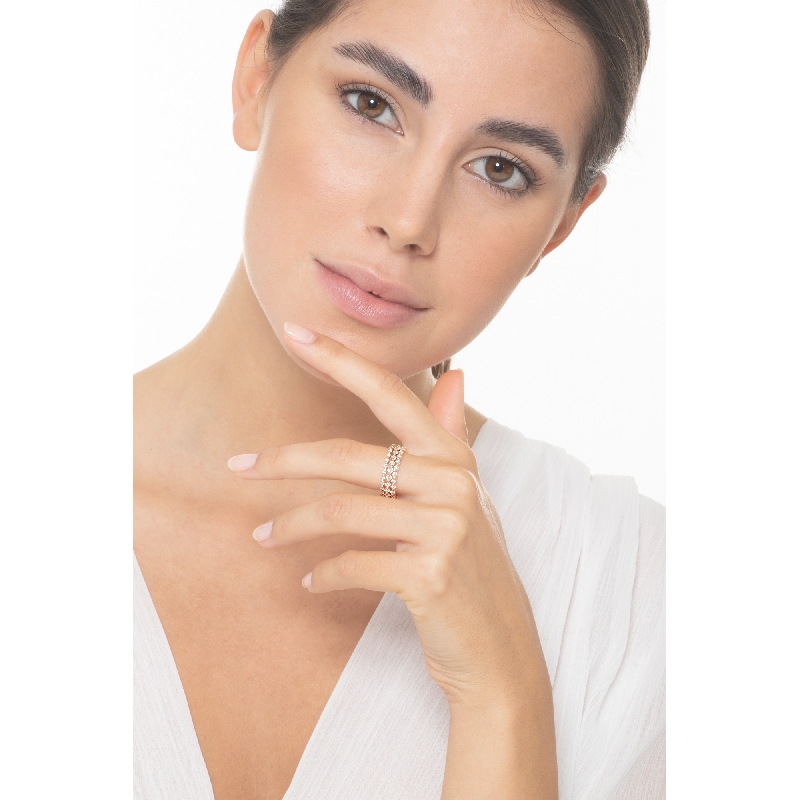 18k rosé gold ring with three joined rows of diamonds 