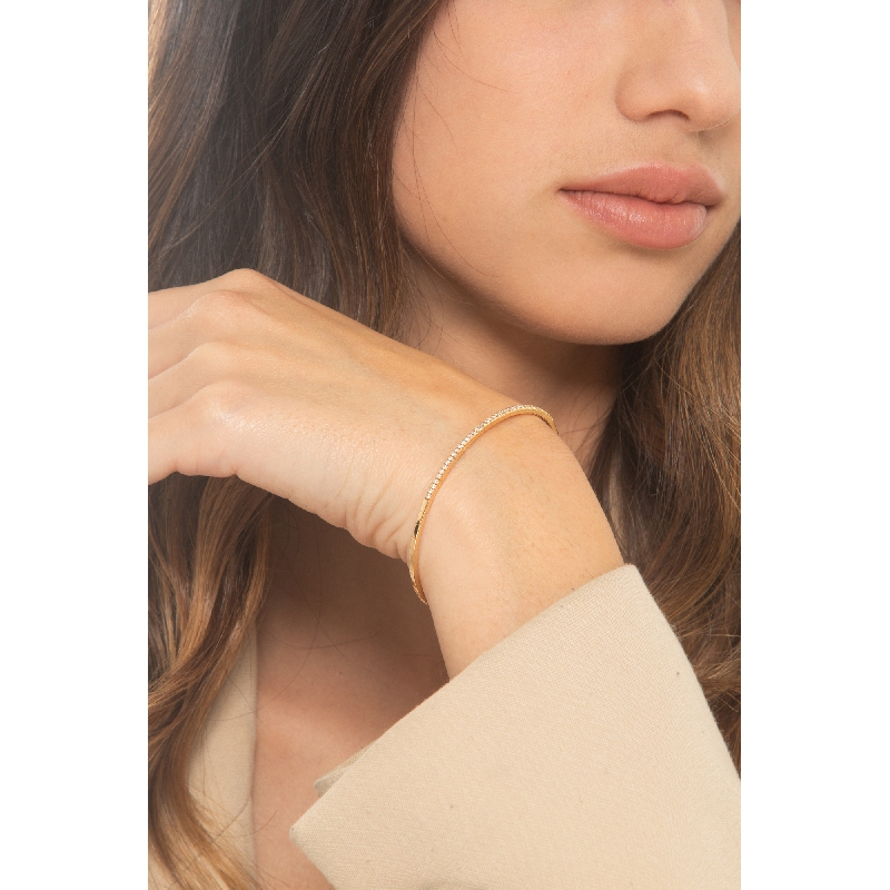 18k rose gold thin bracelet with diamonds 