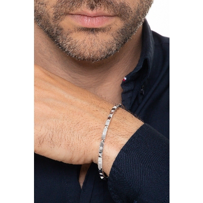 BRACCIALE RIGIDO CON BORCHIE MISURA UOMO(6,5CM X 5,5CM) CON BRILL