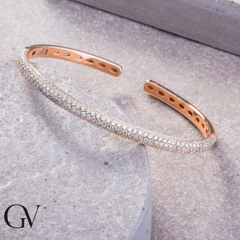 Bracciale rigido in oro rosa 18k con pavè di diamanti