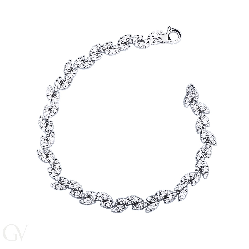 Bracelet in white gold 18k with diamonds, diameter of about 17.5 cm 