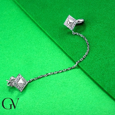 Mono orecchino in oro bianco 18k con catenella e diamanti