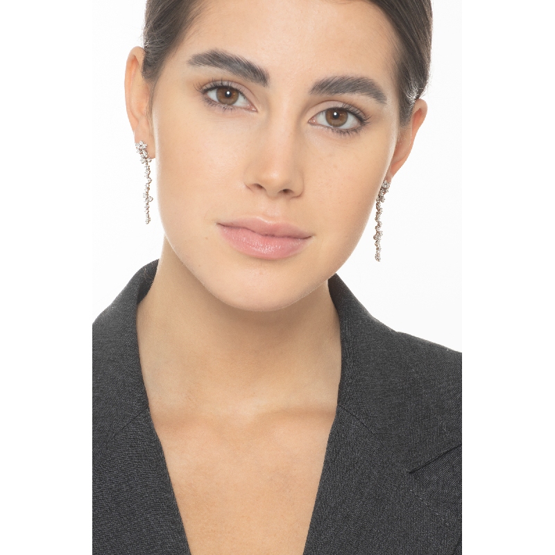 Orecchini pendenti in oro bianco 18k con diamanti a cascata