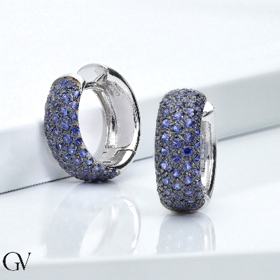 18k white gold hoop earrings with blue sapphires and burnished tips
