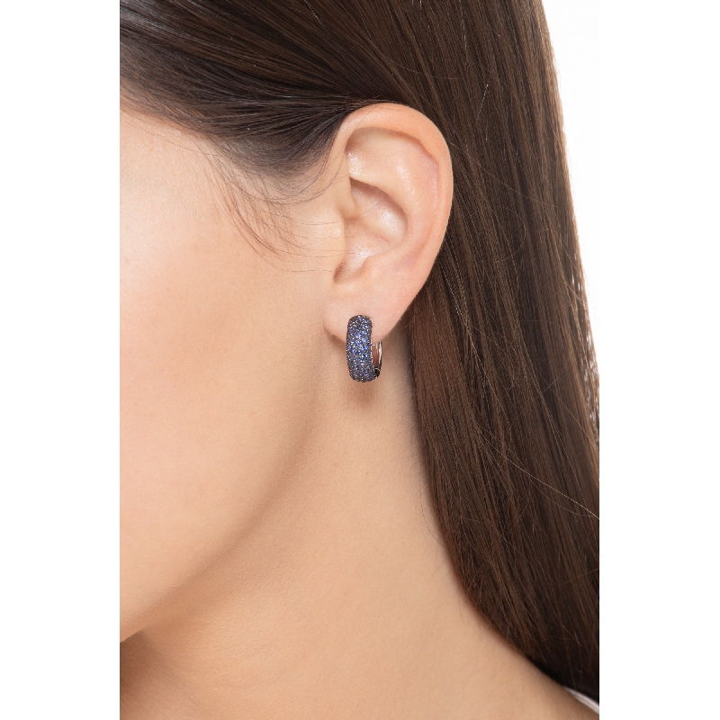 18k white gold hoop earrings with blue sapphires and burnished tips