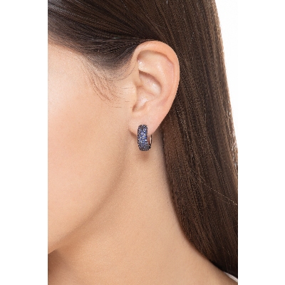 18k white gold hoop earrings with blue sapphires and burnished tips