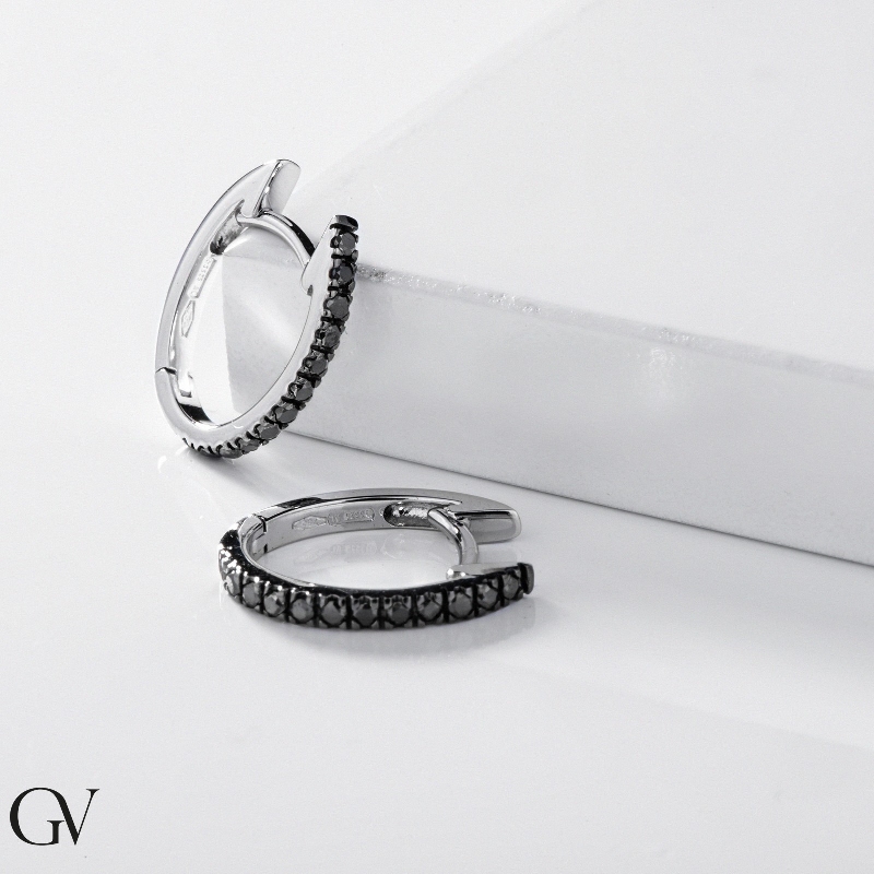 Orecchini Ovali in Oro Bianco 18k con diamanti neri, ct. 0,20