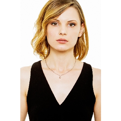 Semirigid necklace with solitaire diamond