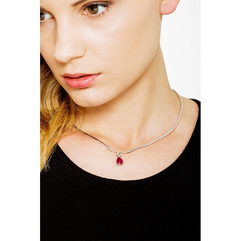 Semirigid necklace with big central ruby and diamonds