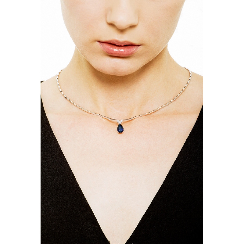 Semirigid necklace with big central blue sapphire and diamonds