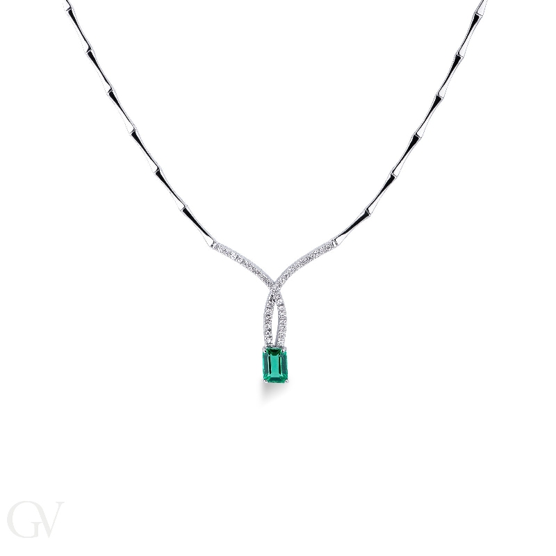 Fancy semirigid necklace with emerald and diamonds