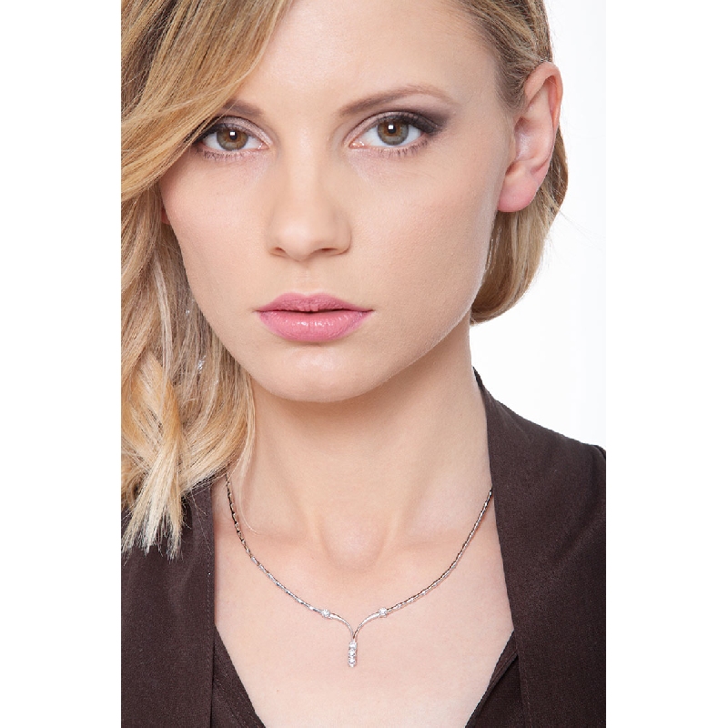 18k white gold semi-rigid necklace with diamonds