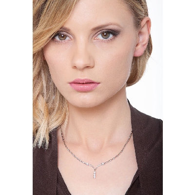 18k white gold semi-rigid necklace with diamonds