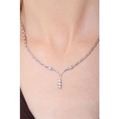 18k white gold semi-rigid necklace with diamonds