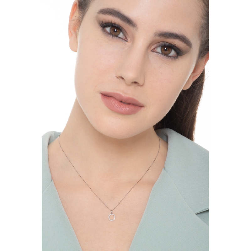 Collana lettera O in oro bianco 18k con diamanti, cm 0,80