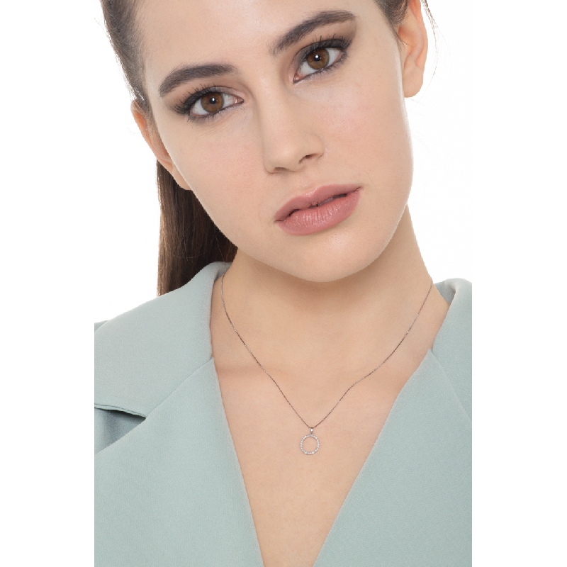 Collana lettera O in oro bianco 18k con diamanti, 1 cm