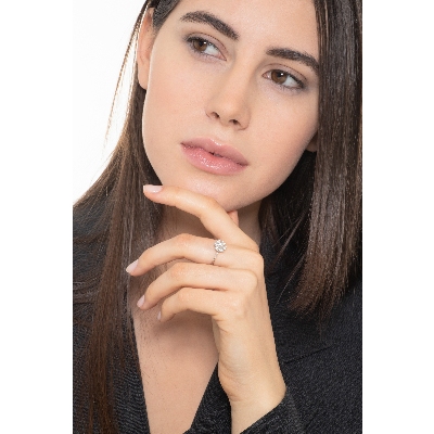 White gold 18k ring with diamonds' flower