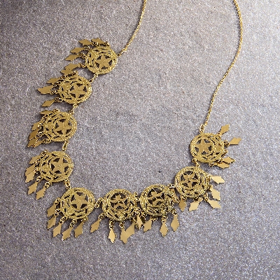 Ethnic necklace in 18k yellow gold