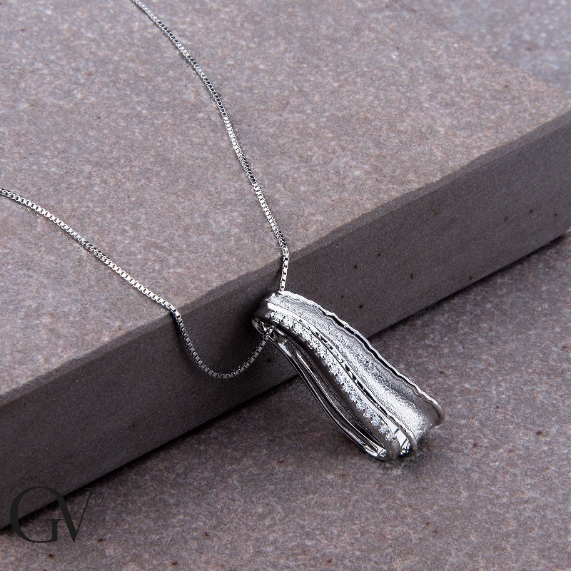 18k white gold necklace with 2 bands pendant, one with diamonds