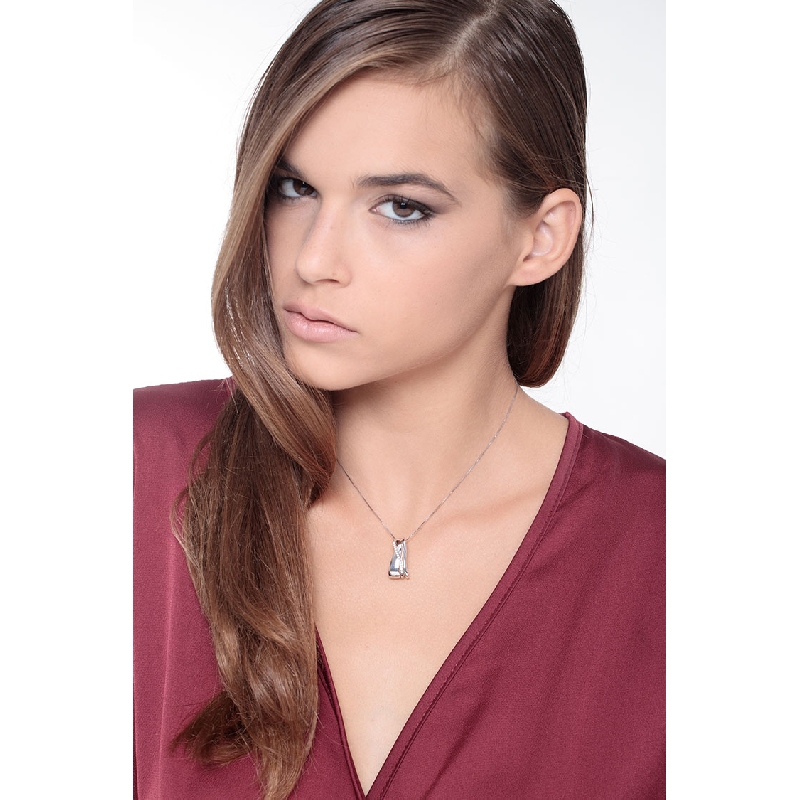 18k white gold bands pendant with diamonds