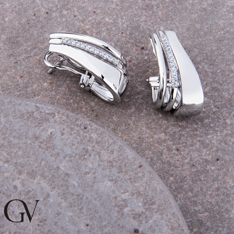 Fancy clip earrings in 18k white gold with diamonds 