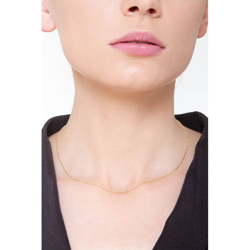 Collana con piccole palline in oro giallo 18k.