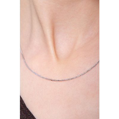 Catena veneziana godronata in oro bianco 18k.