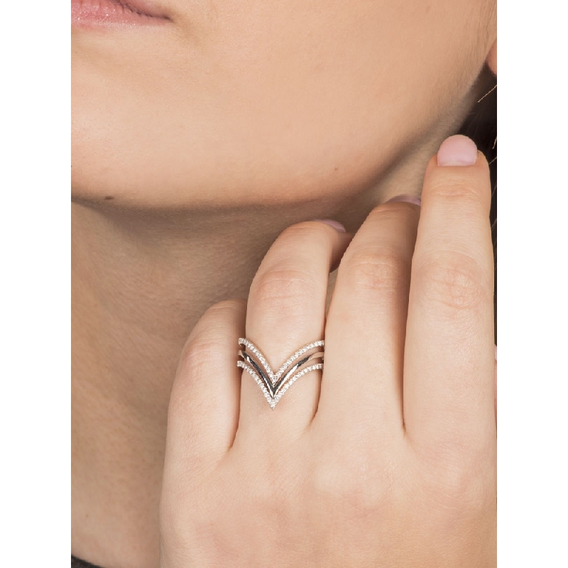 18k white gold ring with three rows of diamonds 