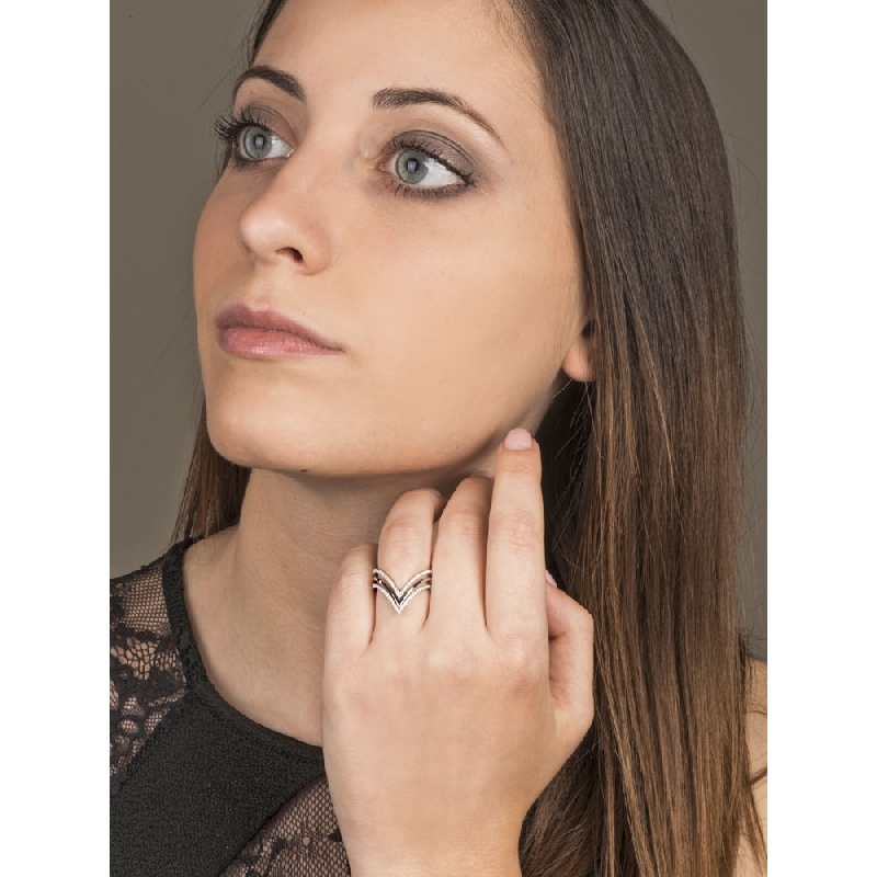 18k white gold ring with three rows of diamonds 