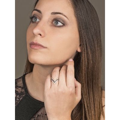 18k white gold ring with three rows of diamonds 