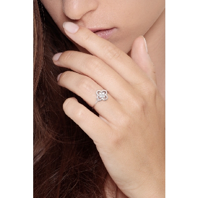 White gold 18k ring with diamonds stylized heart 