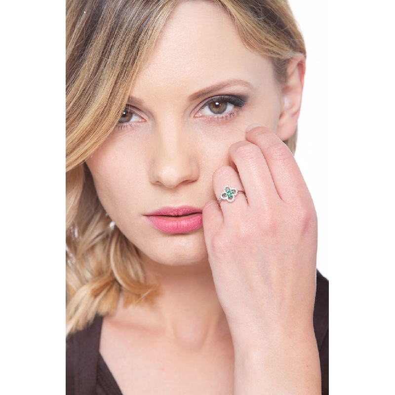 Flower ring in white gold 18k with diamonds and emeralds 