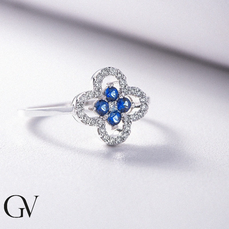 White gold 18k ring with diamonds and central blue sapphires 
