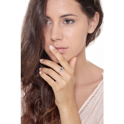 18k white gold ring with black and white diamonds 