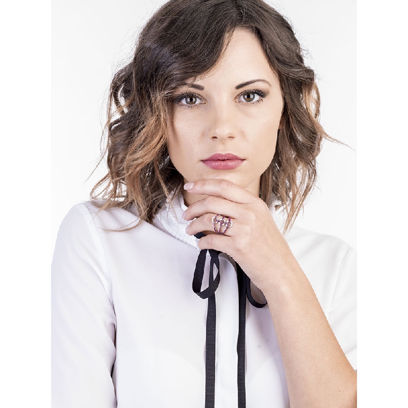 18k white gold band ring with diamonds and rubies on the shank