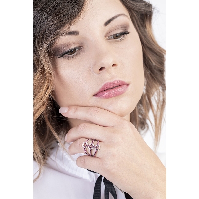 18k white gold band ring with diamonds and rubies on the shank