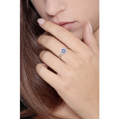 White gold 18k flower ring with blue sapphires and diamonds 