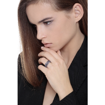 Groumette ring in white gold 18k with blue sapphires and burnished tips 