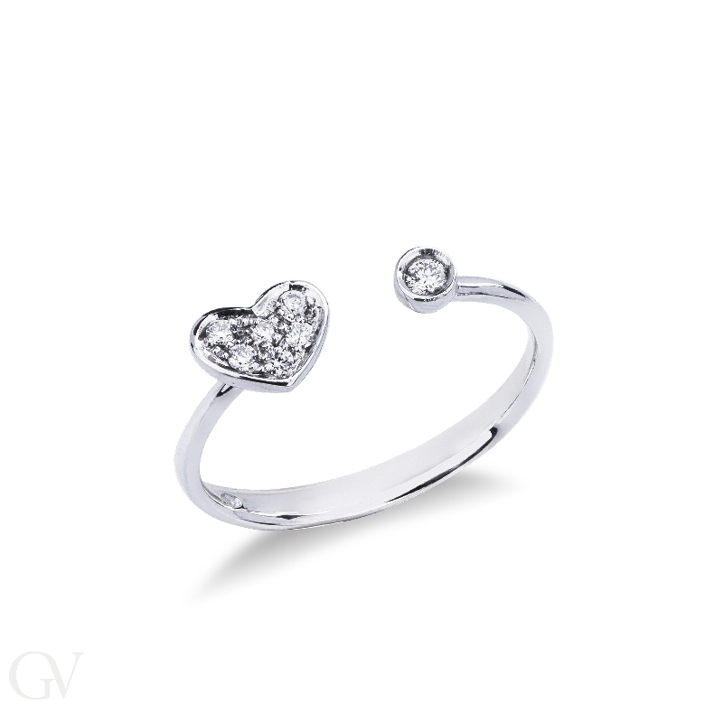 18k white gold ring with diamonds heart