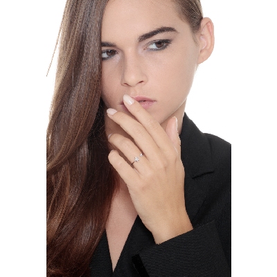 18k white gold open ring with star and diamonds 