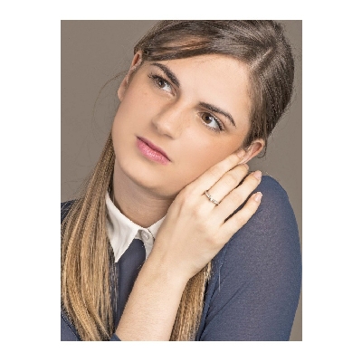 Anello solitario con diamante centrale e sulla fascia in oro bianco 18kt