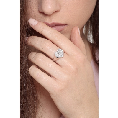 Diamonds pavé heart shaped ring in white gold 18k