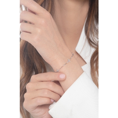 18k white gold bracelet with diamond crosses
