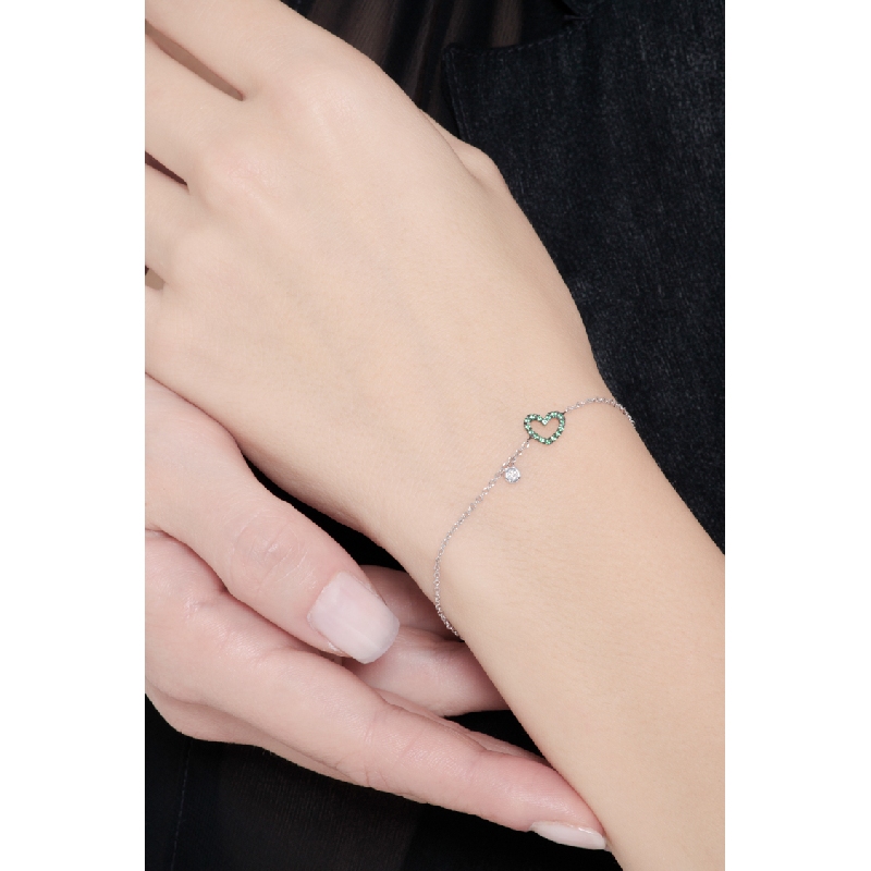 18k white gold bracelet with heart charm with emeralds